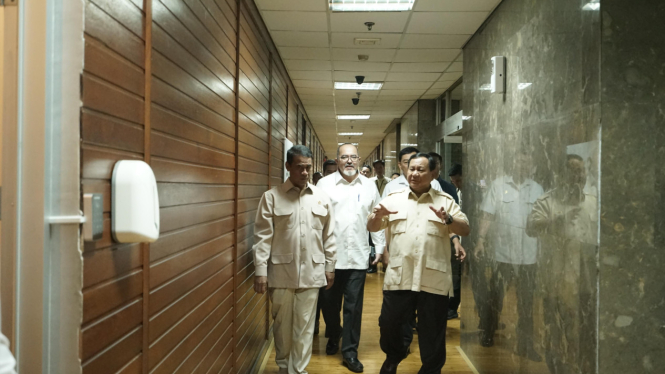 Prabowo Sidak Kantor Mentan Amran, Soroti Kinerja Pengendalian Sektor Pertanian RI