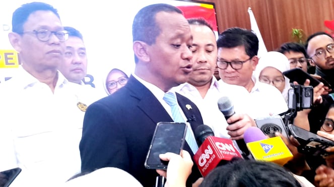 (dok. Menteri ESDM, Bahlil Lahadalia, saat ditemui di kantor Kementerian ESDM, Jakarta, Senin, 3 Februari 2025)