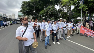 Dosen ASN melakukan aksi unjuk rasa