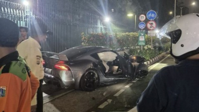 Kronologi Toyota Supra Tabrak Tiang Lampu di Bundaran HI, Pemotor Jadi Korban