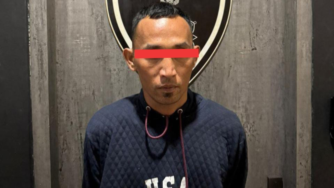 Pria berinisial EHS (37) yang menusuk pari pria berinisial RR (37), hingga tewas di sebuah bengkel di kawasan Jakarta Timur (istimewa)