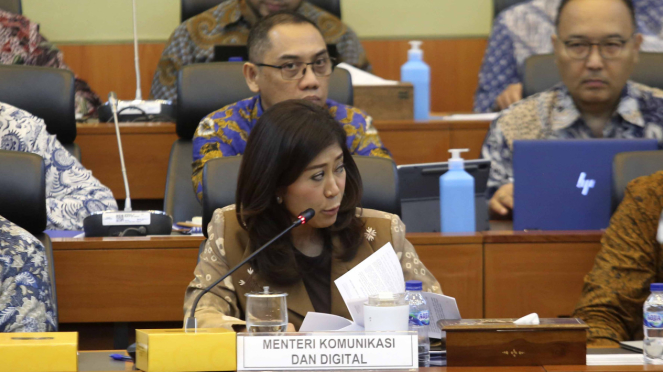 Menteri Komdigi Meutya Hafid Raker dengan Komisi I DPR RI