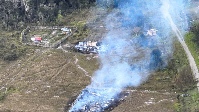 Brutal! KKB Serang Warga dan Bakar Sekolah Padahal Masalahnya Dipicu Selingkuh Sesama Anggota