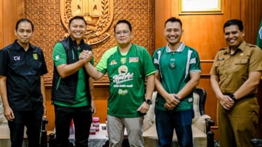 CEO Persebaya Azrul Ananda dan Pj Gubernur Jatim Adhy Karyono