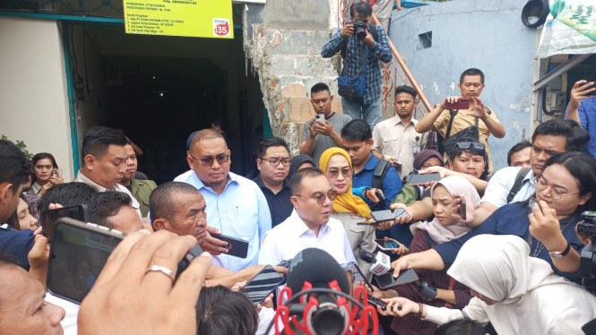 Wakil Ketua DPR RI Sufmi Dasco Ahmad mengecek kesediaan stok LPG 3 kg.