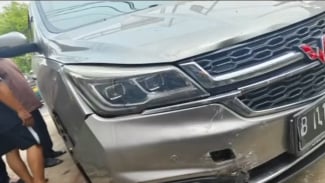 Gak Nyangka Begini Hasilnya saat Mobil Wuling Adu Banteng dengan Daihatsu Terios