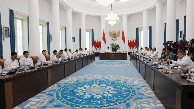 Presiden Prabowo memimpin sidang perdana Dewan Pertahanan Nasional.