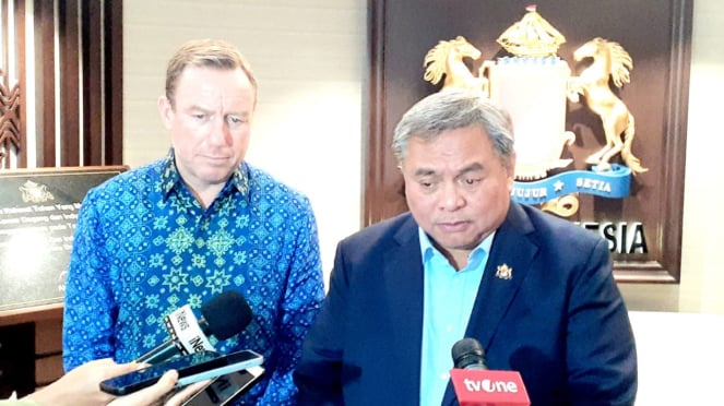 (dok. Wakil Ketua Umum (WKU) Kadin Bidang Hubungan Luar Negeri, Bernardino M. Vega bersama Chairman EU-ASEAN Business Council, Jens Ruebbert, di Menara Kadin, kawasan Kuningan, Jakarta Selatan, Jumat, 7 Februari 2025)