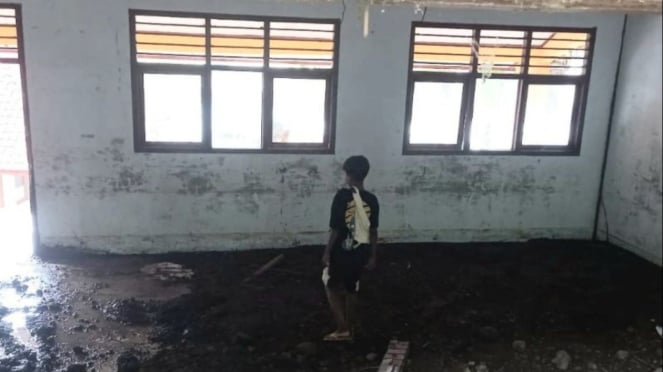 Kegiatan Belajar Siswa Smpn 2 Ambalawi Terhenti Akibat Banjir Bandai.