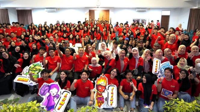 Gelar Pentas Seni, SMA Labschool Cibubur Hadirkan Maskot Superhero