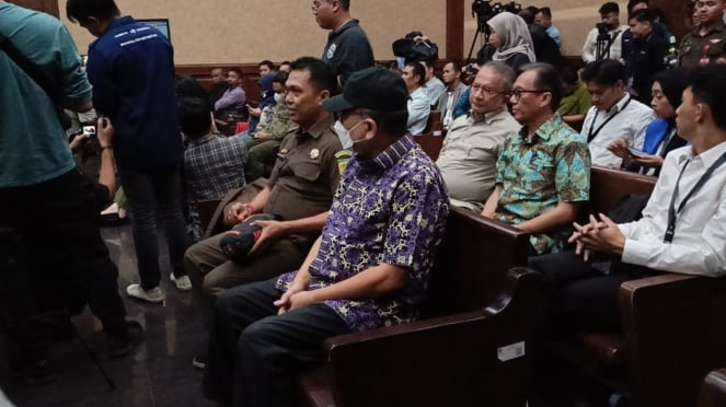 Eks Pejabat MA Zarof Ricar jalani sidang perdana di Pengadilan Tipikor pada PN  Jakpus