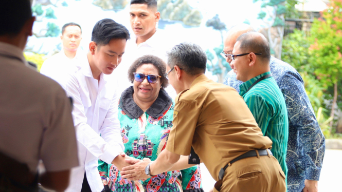 Wamendagri Ribka Haluk mendampingi Wapres Gibran Rakabuming Raka