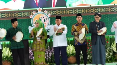 スラバヤでのNu Muslimat XVIII Congressの開設中のPrabowo Subianto大統領。