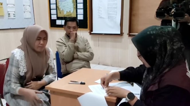 Istri dari Kades Kohod diperiksa polisi di kasus pagar laut Tangerang