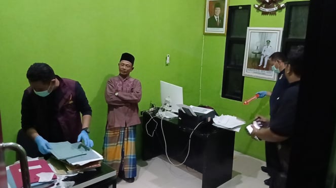 Penggeledahan di kantor Desa Kohod, Tangerang.