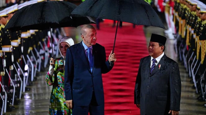 Prezydent Indonezji Praboo Sobanto i prezydent Torky Ragab Tayeb Erdogan w Halim Berdanakosoma Lanod (Źródło zdjęcia: Muchlis Jr.