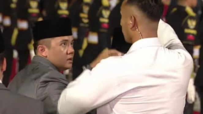 Walikota Momen Teddy Menegur Paspamres Yang Payungi Presiden Prabowo