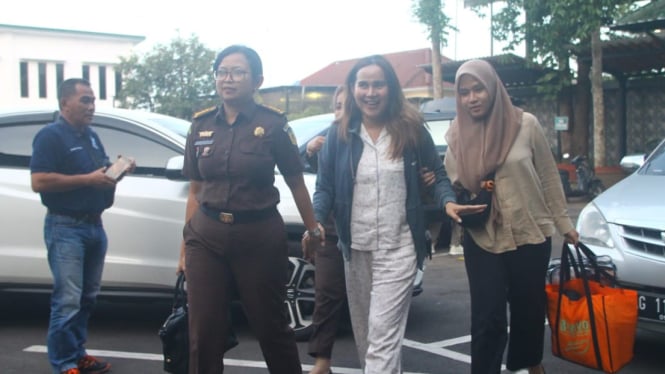 Isa Zega Tersangka Pencemaran Nama Baik Shandy Purnamasari, Dipindah ke Lapas Wanita Malang