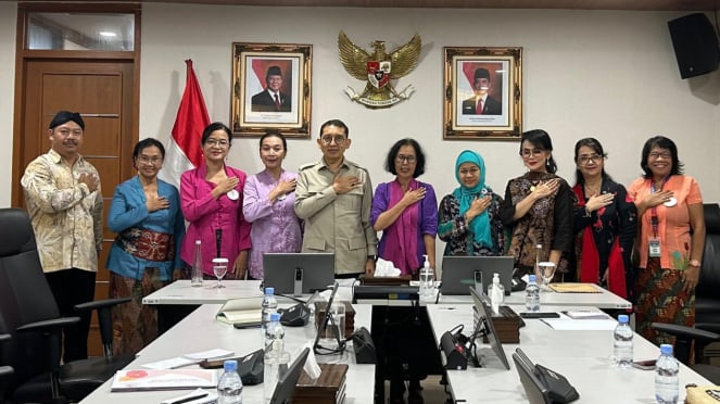 Komunitas Perempuan Berkebaya Indonesia (PBI) Bertemuan Delangud Menbud Fadli Zon