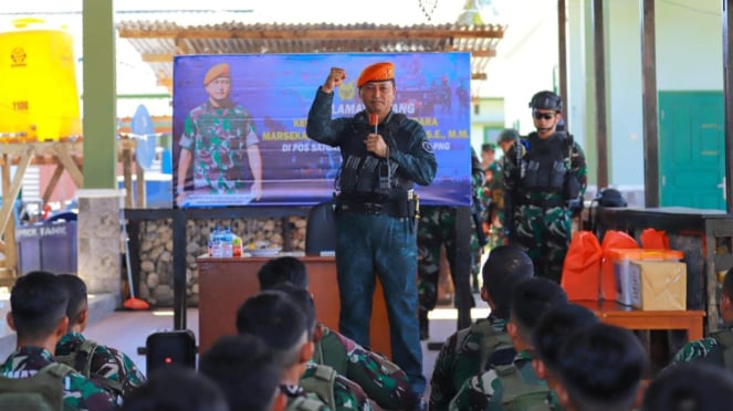 VIVA Militer: KSAU Marsekal TNI M. Tonny Harjono temui Satgas Kopasgat di Papua