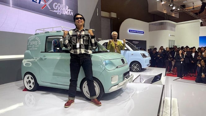 Gofar Hilman Buktikan Mobil Listrik Bisa Keren di IIMS 2025