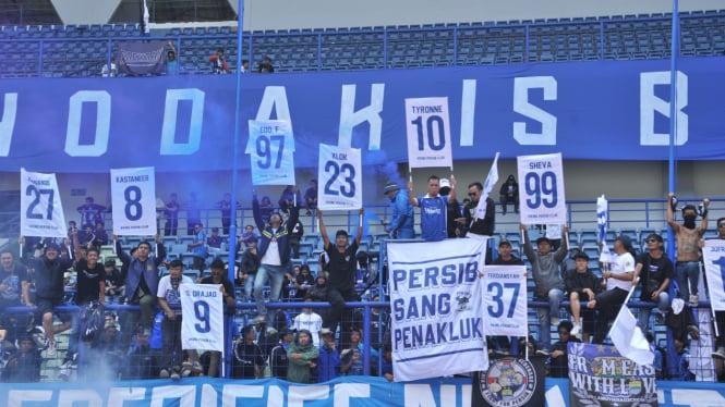 Ribuan Bobotoh Bakar Semangat Skuad Persib Jelang Laga Lawan Persija