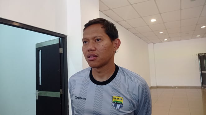 Gelandang Persib Bandung, ADAM Alis (foto: Dede Idrus) 