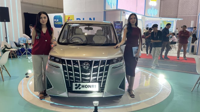 Alphard Versi Paket Hemat Meluncur di IIMS 2025