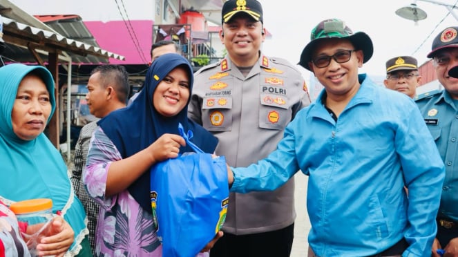 Kapolres Pelabuhan Tanjung Priok Akbp Martuasah Tobing Melakukan Jumat Curhat