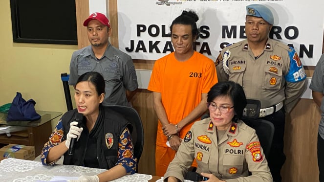 Polres Metro Jakarta Selatan resmi menahan Vadel Bajideh usai diduga melakukan tindak asusila ke anak Nikita Mirzani