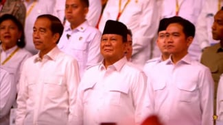 Prabowo Diapit Jokowi dan Gibran di HUT Ke-17 Partai Gerindra