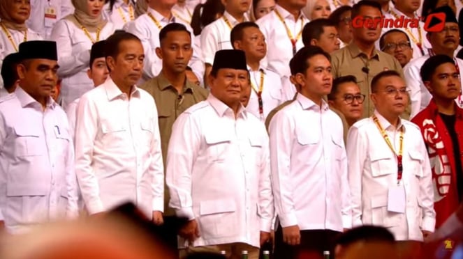 Presiden Prabowo Diapit Wapres Gibran Dan Jokowi Di Hut Ke-17 Gerindra