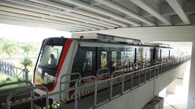 Skytrain Atau Kalayang Di Bandara Sootta, Tangerang