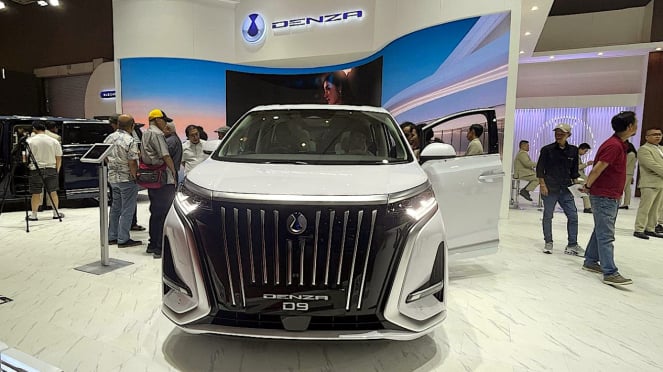 IIMS 2025のBYD DENZA D9