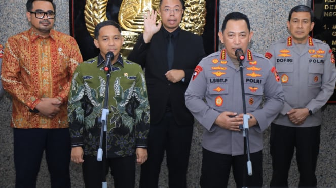 Kapolri Jenderal Listyo Sigit Prabowo (kanan depan) di Mabes Polri, Jakarta Selatan (sumber: istimewa)