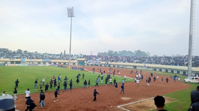 SUASANA RUSUH PERPANGANSAN PERSELA vs Persijap