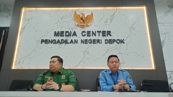 PN DEPOK Anggota Keterangan Soal Kehadiran Firdaus Oiwobo Di Peridangan