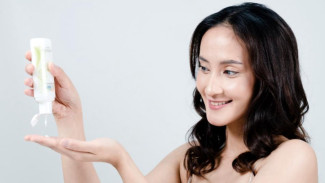 Ahli Kulit Ingatkan Pentingnya Double Cleansing Usai Memakai Make Up