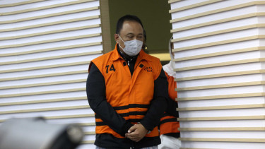 KPK Tahan Alwin Basri Suami Mbak Ita