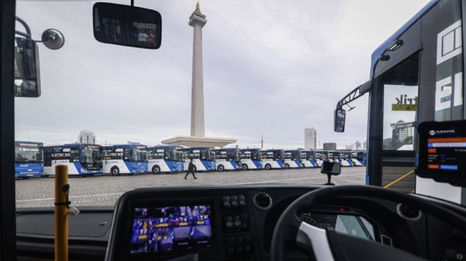 Bus Transjakarta Electric en Monas.