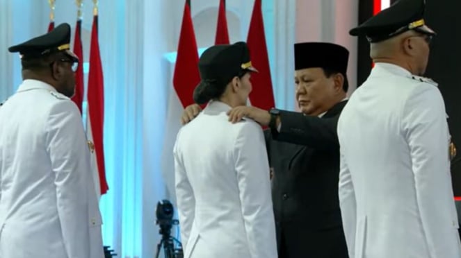 Presiden Prabowo Sucanto membuka kepala.