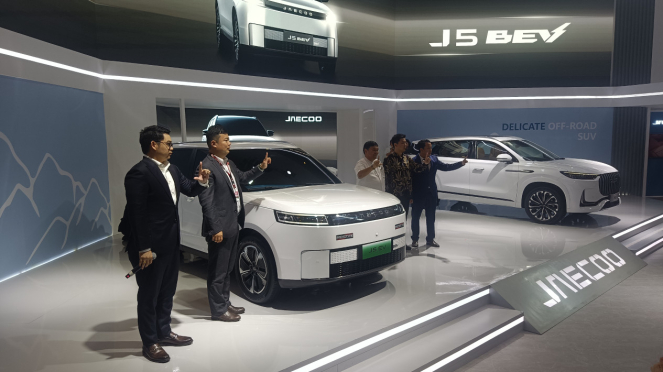 JAECOO J5 EV MELUNCUR DI IIMS 2025