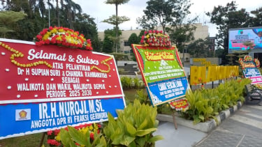 Karangan bunga penudi area Balai Kota Depok