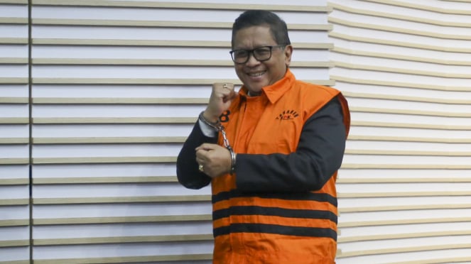 Sekjen Pdip Hasto Kristiyanto Kenakanan Rompi Tahanan KPK