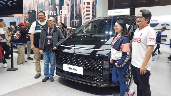 Jajaran manajemen hmid di booth hyundai iims 2025