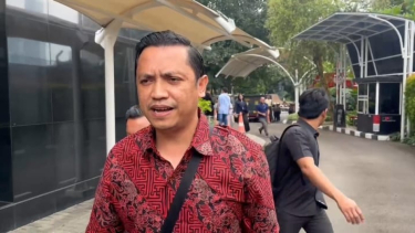 Tim hukum Hasto Kristiyanto, Ronny Talapessy saat hendak besuk Hasto di Rutan KPK