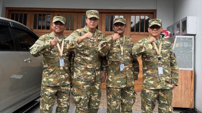 Bupati Sergai, Darma Wijaya (Kiri Pertama) SAat MengIKuti Retret di Magelang. (Instagram Rico Waas)