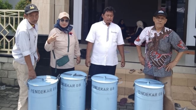 Distribusi kaleng sampah di torutang