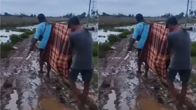 Jalanan Rusak Parah, Warga Karawang yang Sakit Terpaksa Digotong ke Puskesmas Pakai Sarung