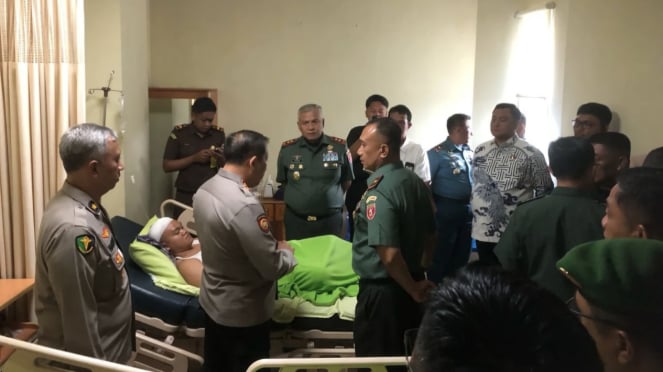 Viva Militer: Pangdam VI/MLW Jenguk Anggota Polres Tarakan Di Ruman Sakit